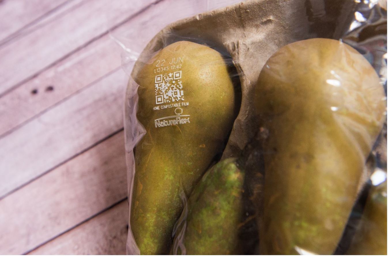 Packaged pears printed with QR code