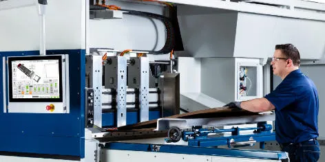 A Domino Operator using the X630i Digital Corrugated Printing Press