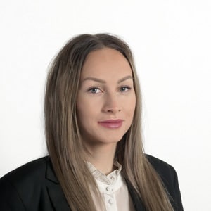 lisa kurti 21 2 300x300px min