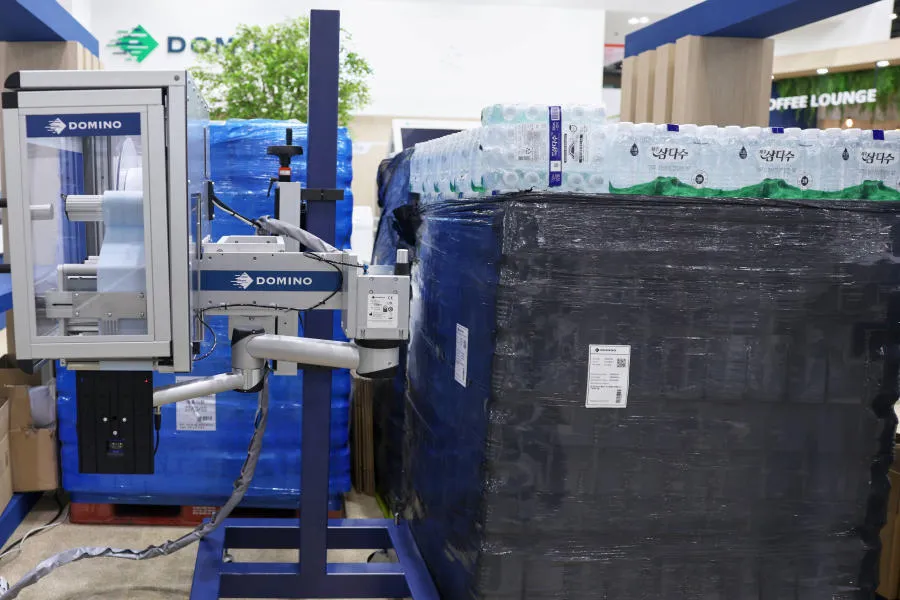 코리아팩 2026 도미노코리아 부스 - 팔레트 자동 라벨 인쇄 및 부착 시스템