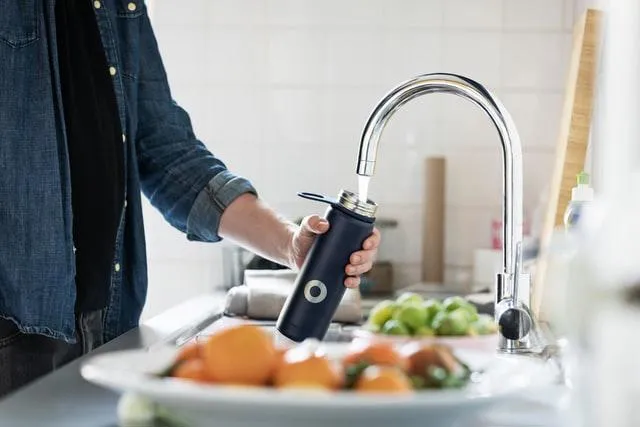 Refillable water bottle - Photo by Bluewater Sweden on Unsplash