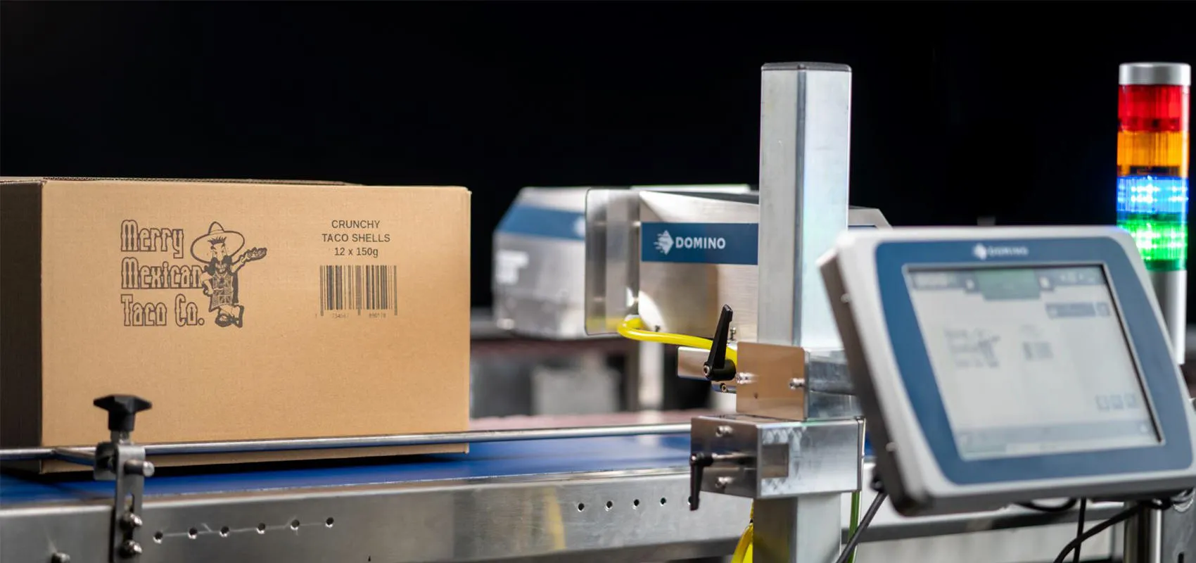 2차 포장 마킹하는 모습, 박스 마킹, 박스포장, 도미노Cx350i