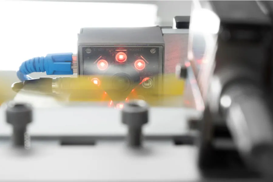 비전 검사하는 모습