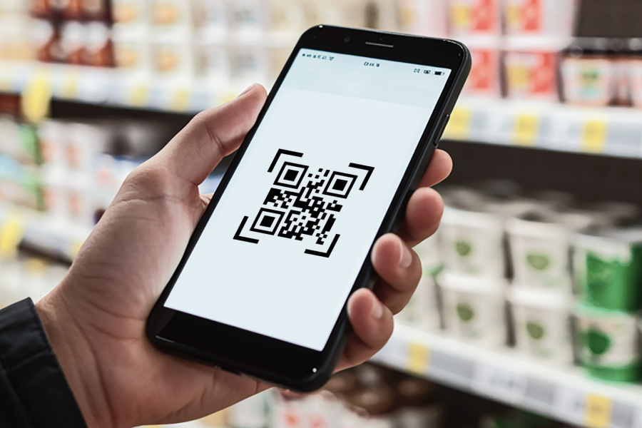 QR코드 스캔하는 모습