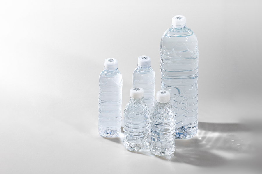 무라벨 페트병과 QR코드