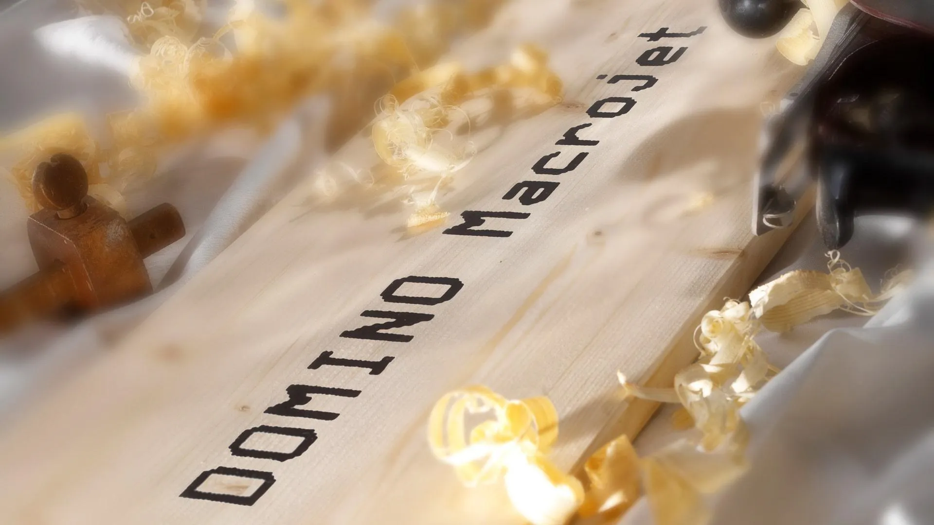 SE-wood-header_1920x1080px-min