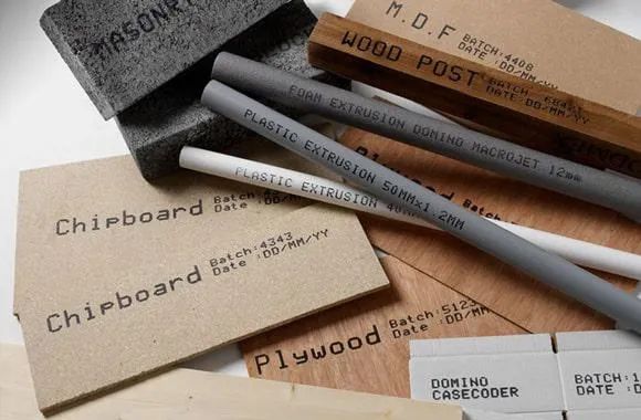 Batchmärkning på olika träprodukter