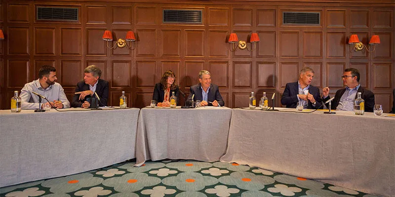 Industry experts discussing the best way to convert digitally printed labels