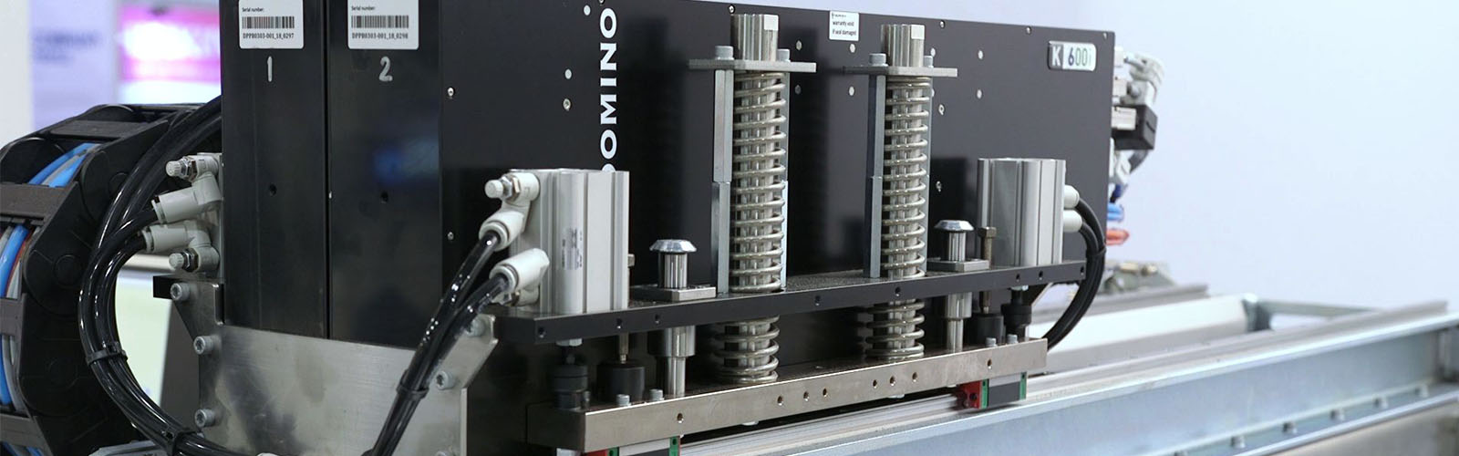 Domino K600i dual bar black-banner