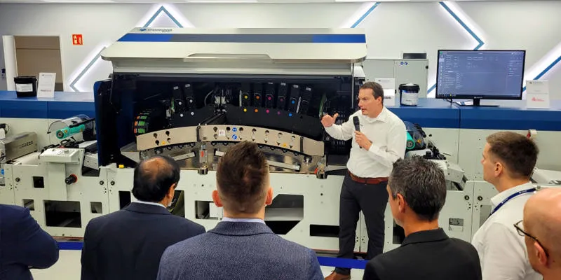 Tom Couckuyt Customer Experience Center Manager presenting the N730i digital colour inkjet press