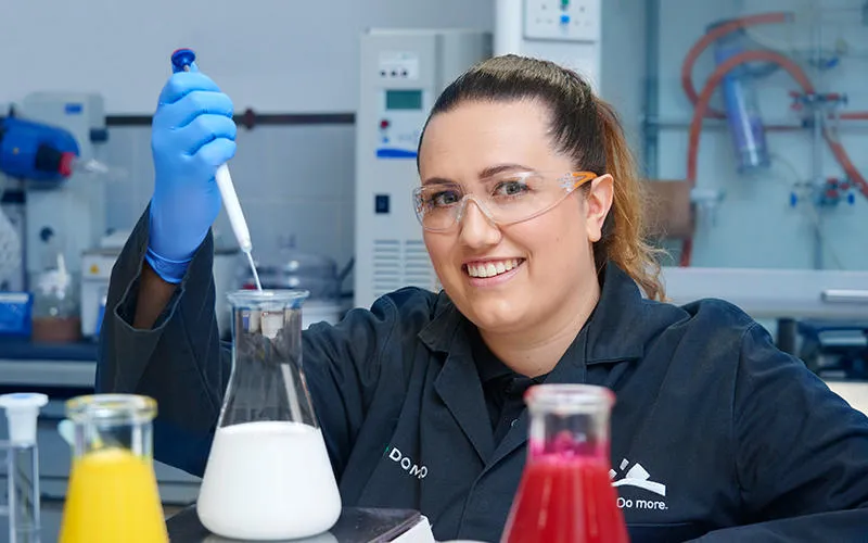 Ontwikkeling van inkt in het inktlaberatorium van Domino