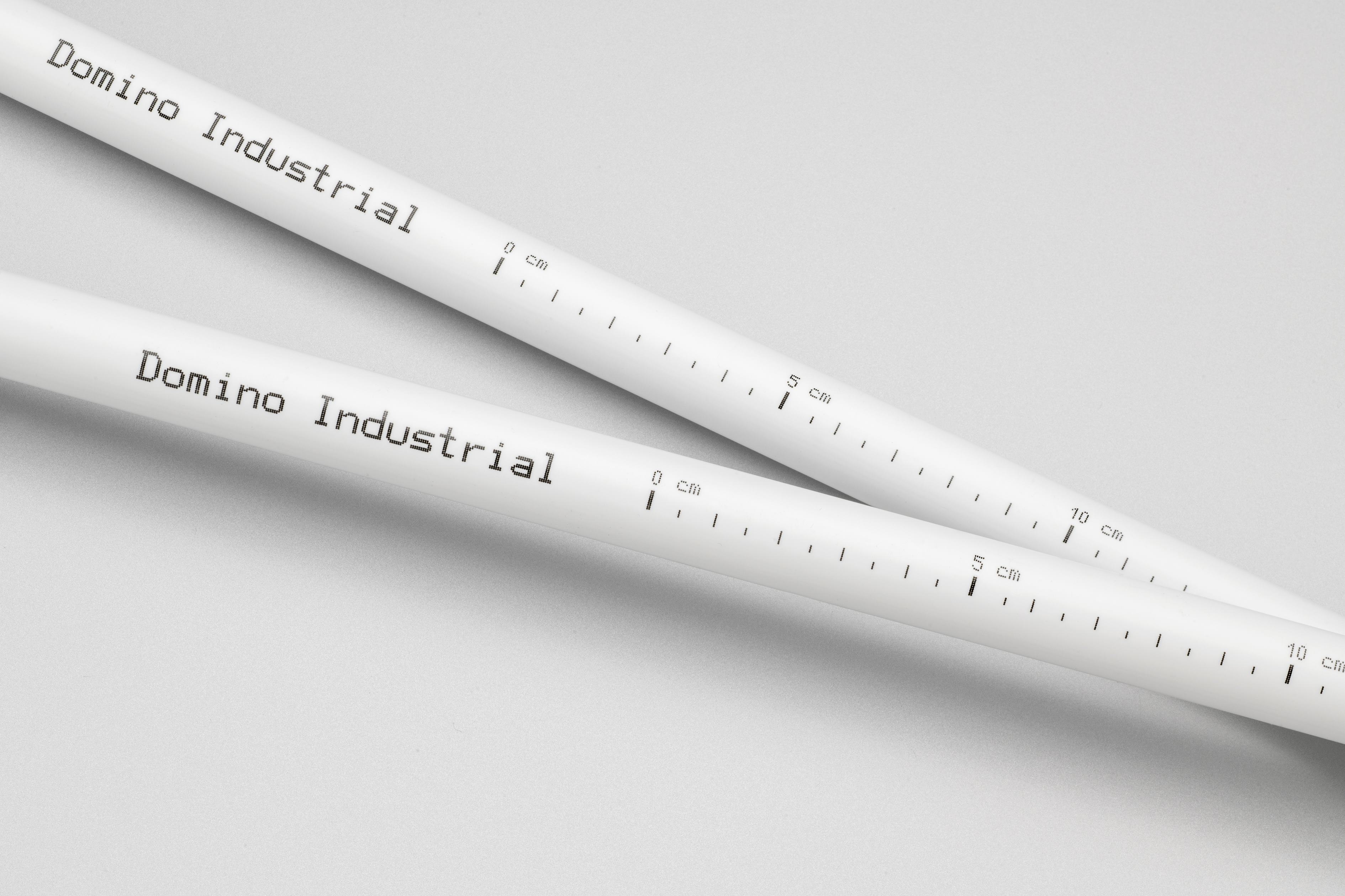 EICS50 white small PE-RT pipes_with meter marking_variation zoom